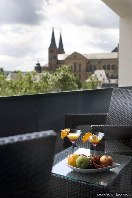 Hotel Roemischer Kaiser Trier Rum bild